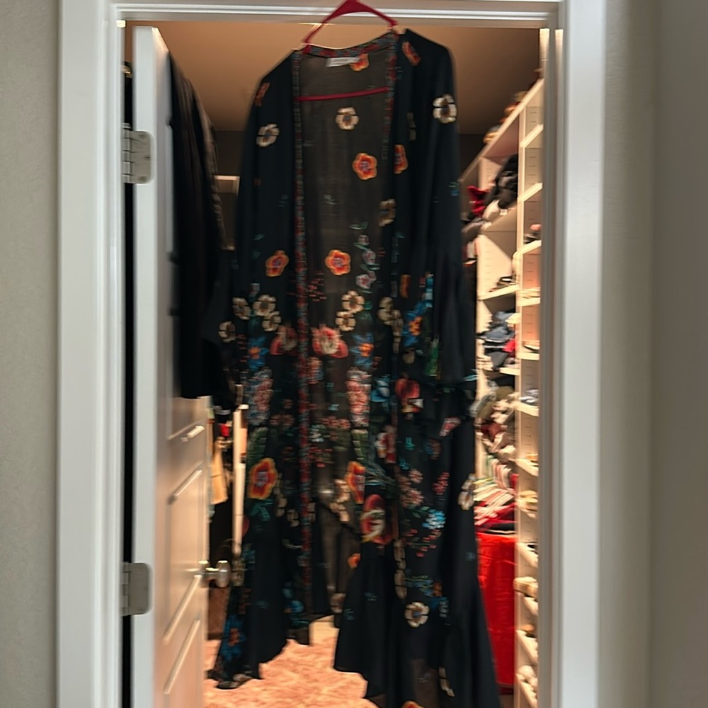 Johnny Was beach cover up
Brand new (no tags but never worn) XL